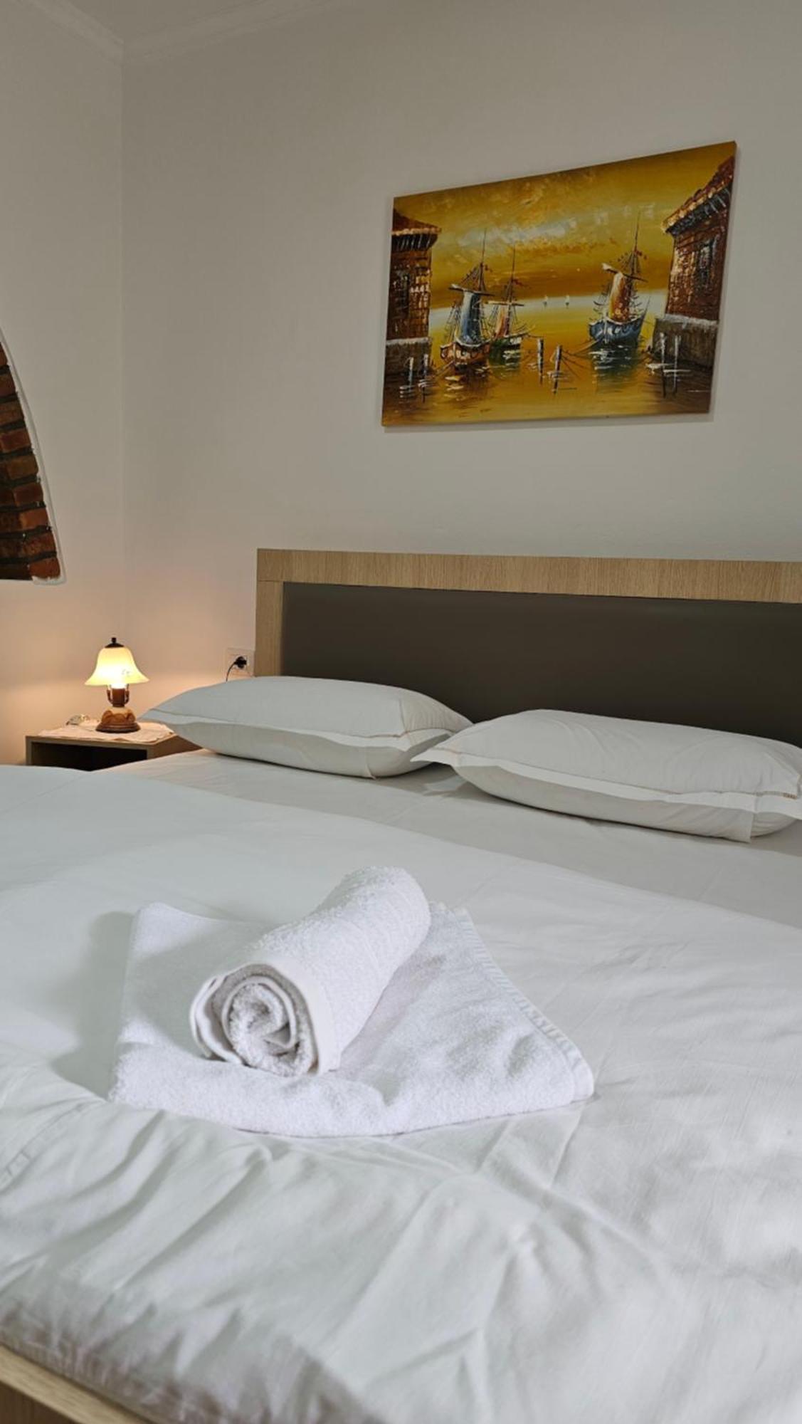 Aliaj Guest House Berat Exterior foto