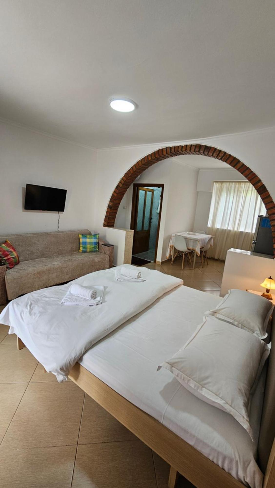 Aliaj Guest House Berat Exterior foto